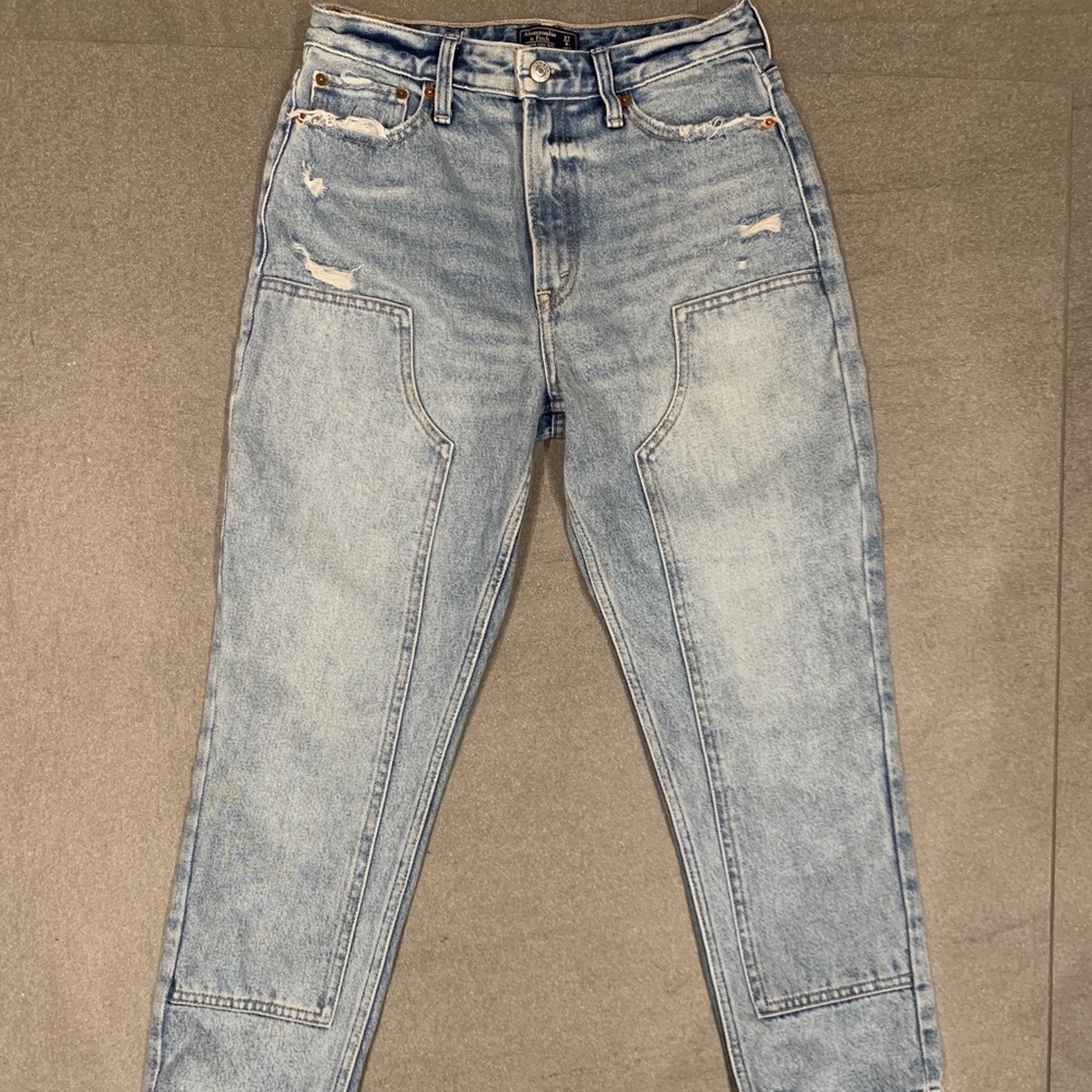 NWOT Abercrombie Annie High Rise Girlfriend Jeans